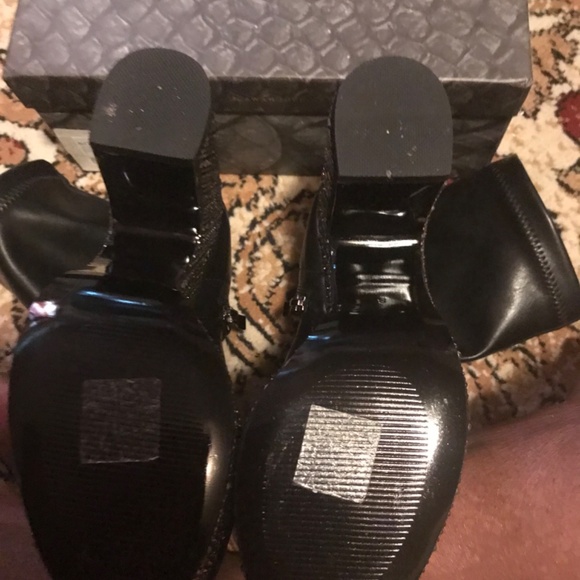 Used size 8 Black/rhinestone on bottom Boots - Picture 4 of 7